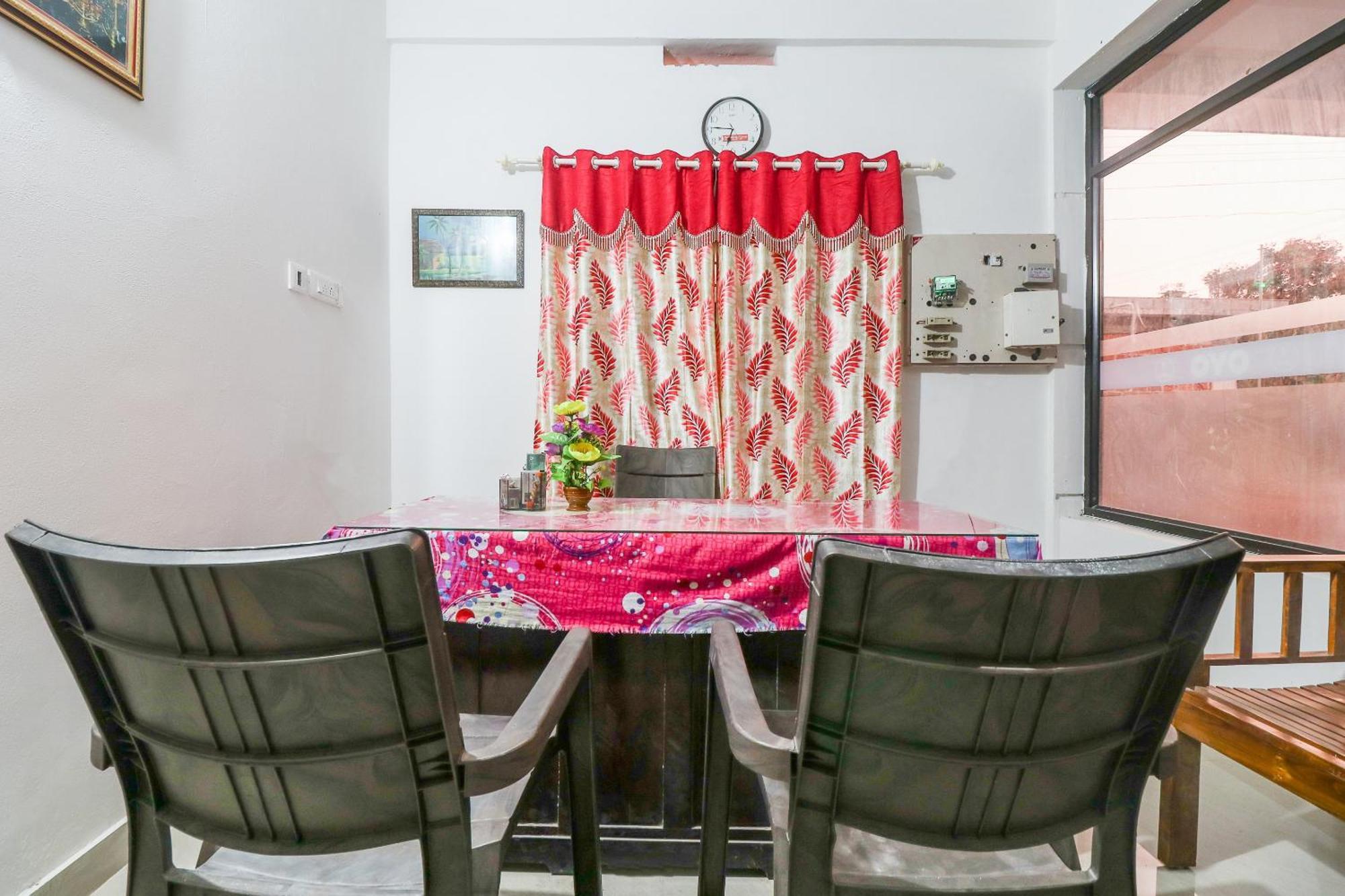 SPOT ON 67283 Rohini Inn Kottakkal Bagian luar foto