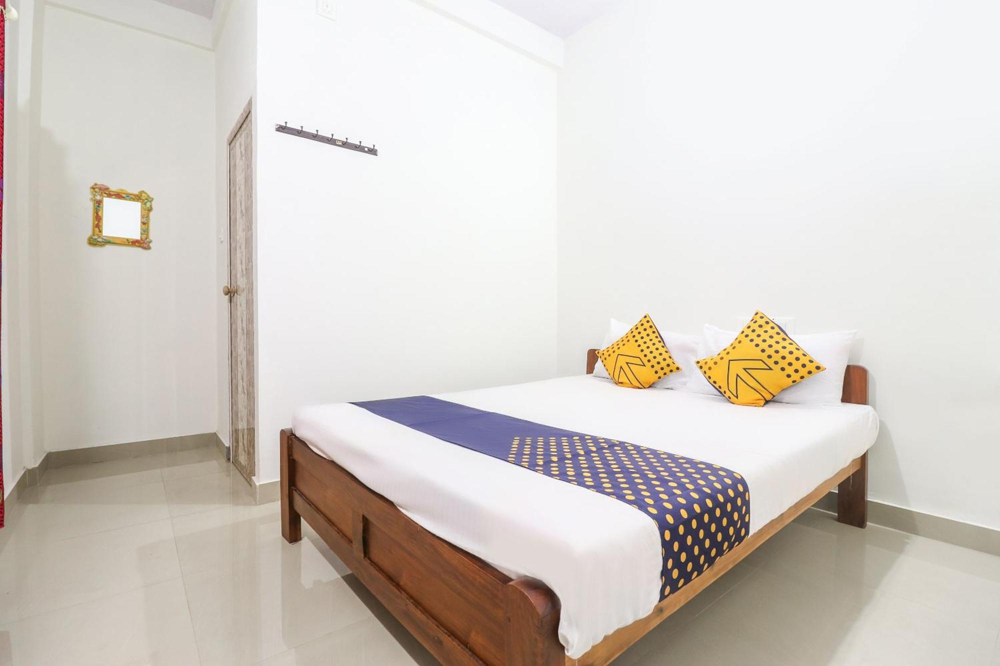 SPOT ON 67283 Rohini Inn Kottakkal Bagian luar foto