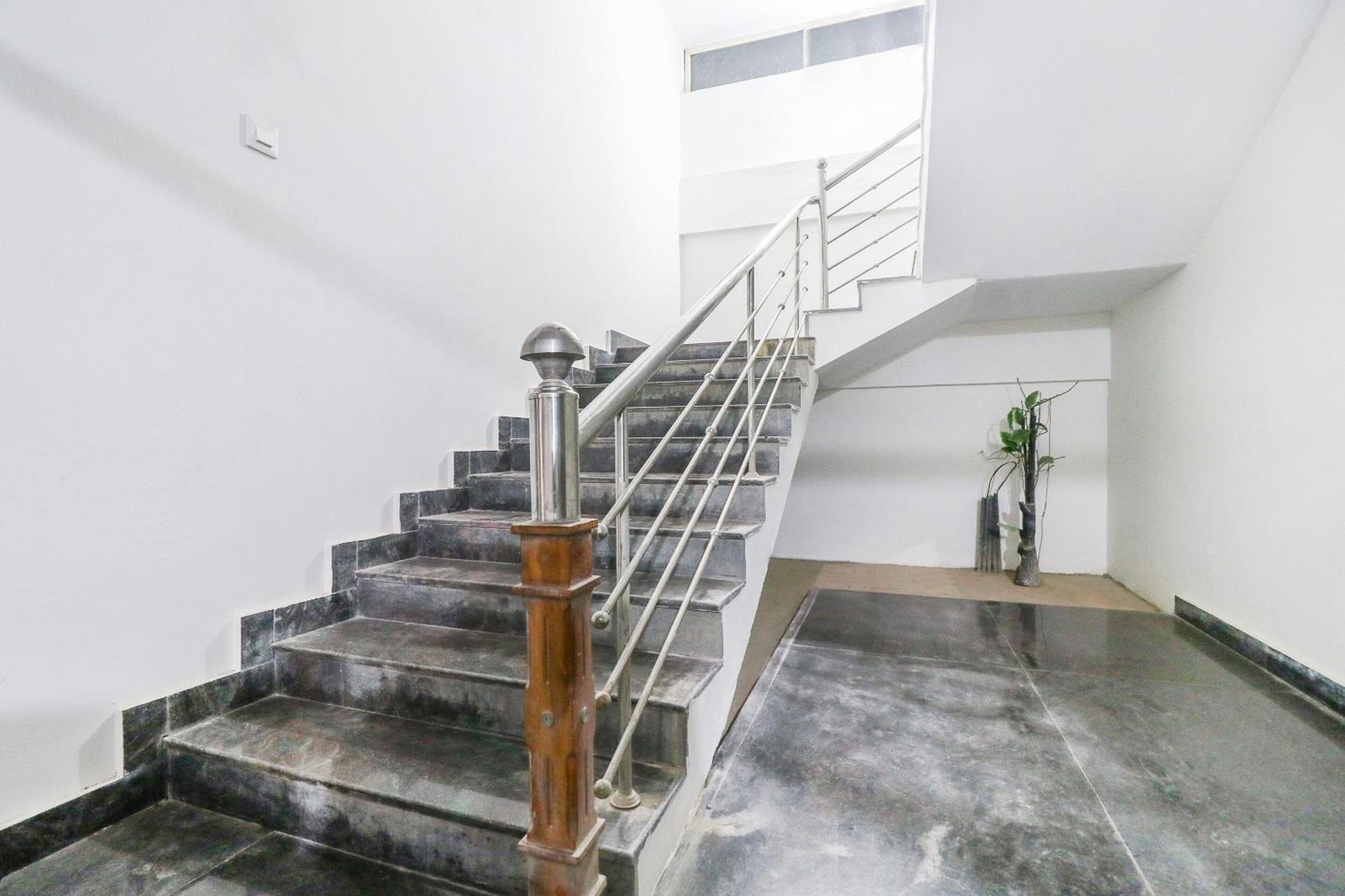 SPOT ON 67283 Rohini Inn Kottakkal Bagian luar foto
