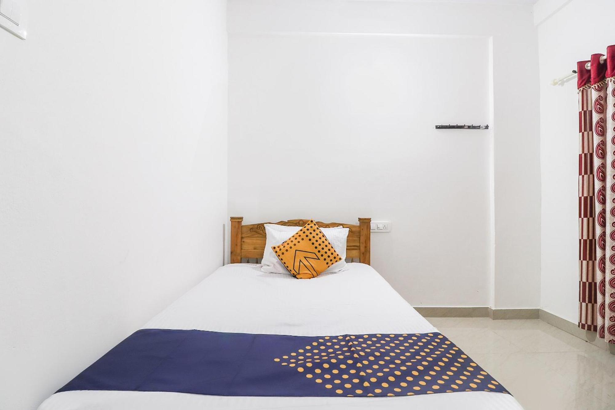 SPOT ON 67283 Rohini Inn Kottakkal Bagian luar foto