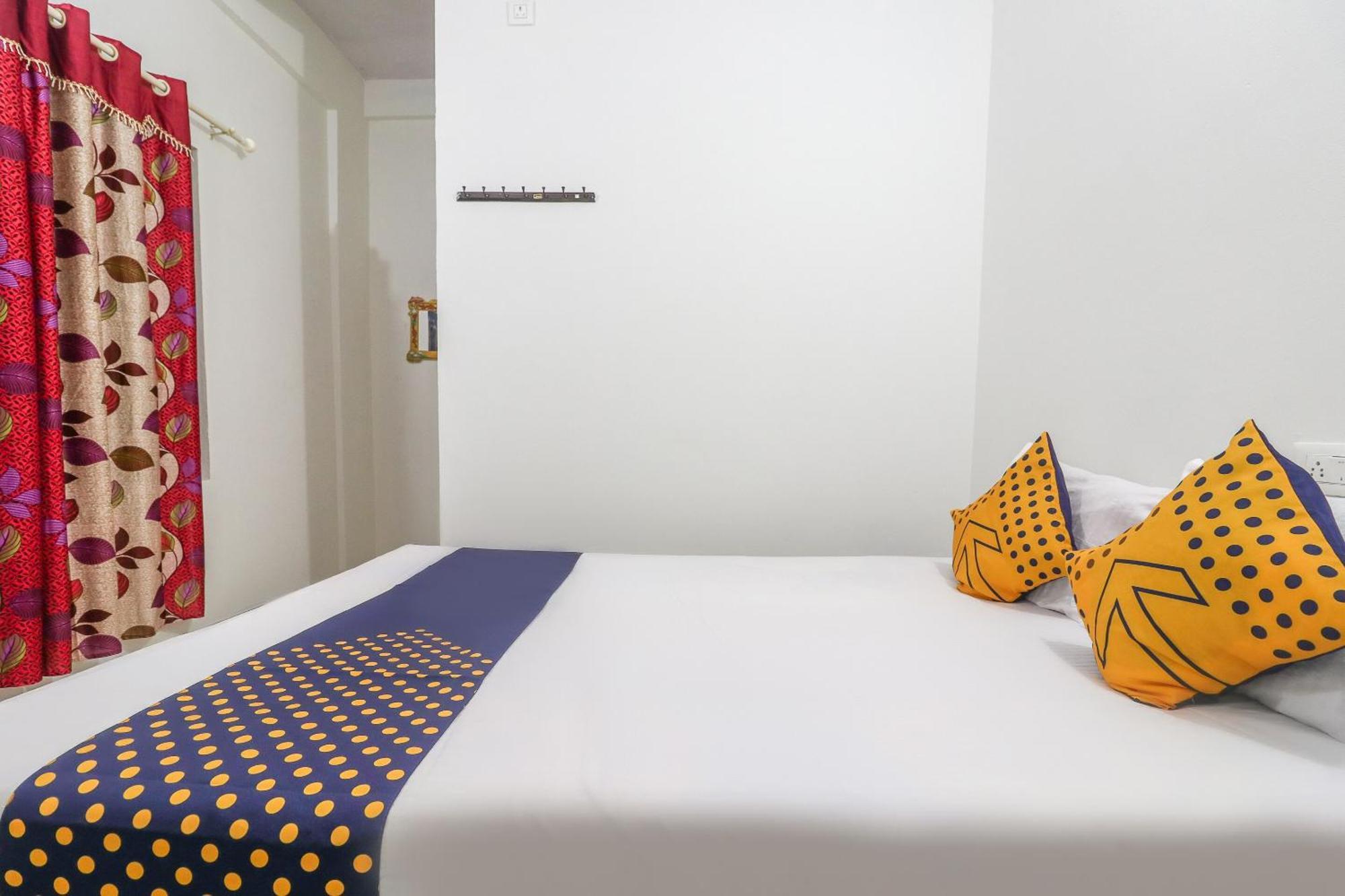SPOT ON 67283 Rohini Inn Kottakkal Bagian luar foto